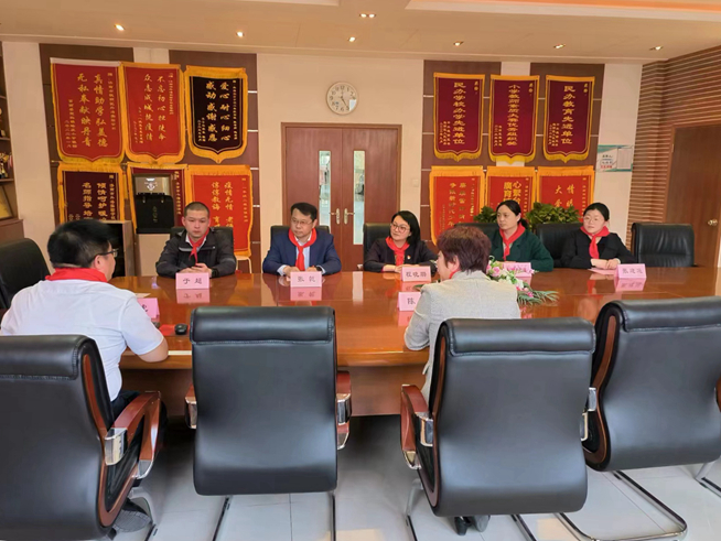 携手红领巾，共育小英才—匡山街道“金榜智汇”特色委员工作室开展助学活动