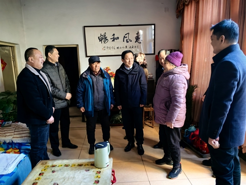 区政协组织开展走访慰问第一书记及派驻村困难党员群众活动