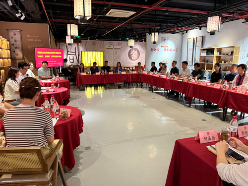 区政协港澳台侨和外事委员会举办“AI时代，慧阅读”读书访谈分享会