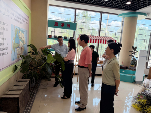 郭芳到玉清湖街道督导重点提案办理工作