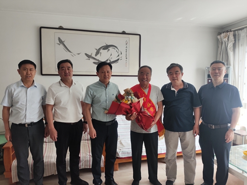 致敬五十年初心 赓续红色血脉——韩军走访慰问区政协“光荣在党50年”老党员
